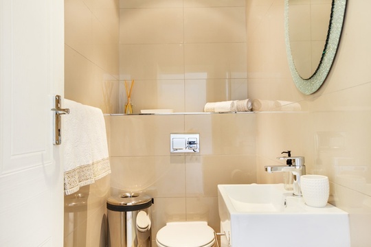 Main bedroom's en-suite bathroom offers a shower